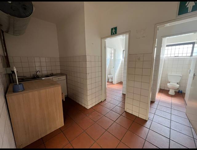 544M² WAREHOUSE TO LET IN ROOIHUISKRAAL
